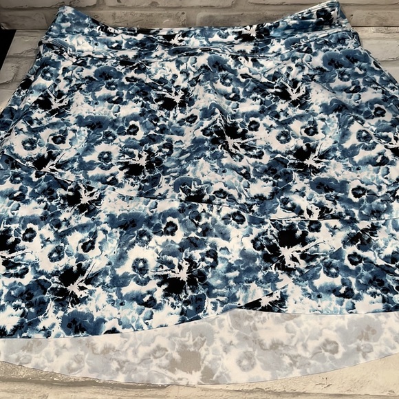 Gymshark blue white floral skort layered front 3 pockets 28 inch waist size 6 - Picture 12 of 14
